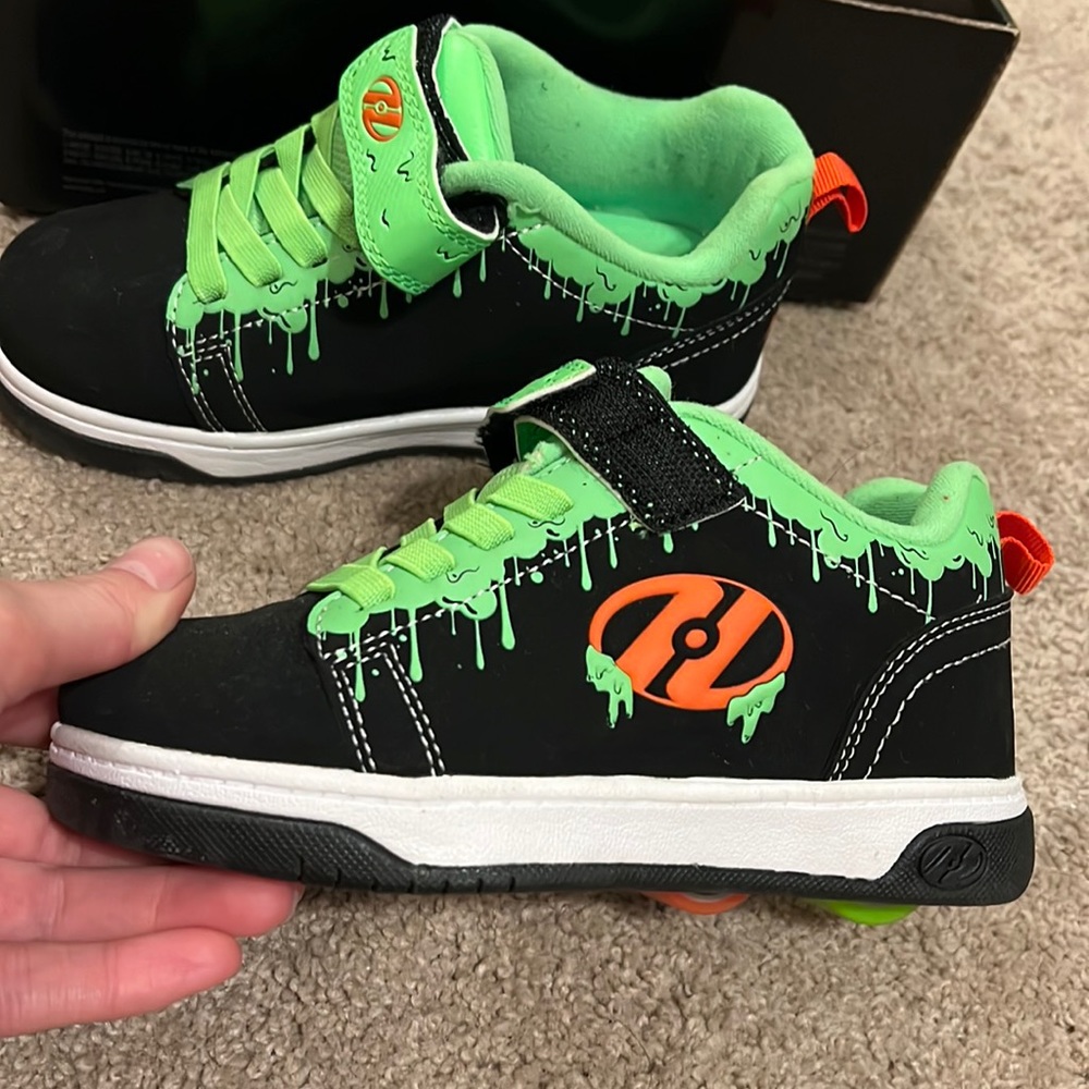 Boys Heelys size 13